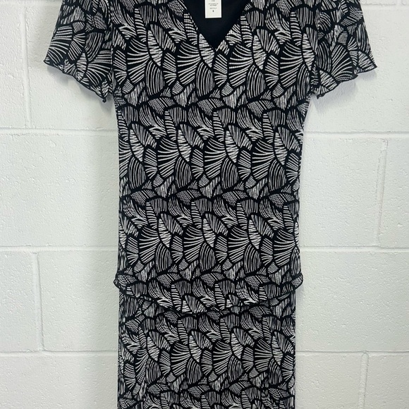 Connected Apparel Black and White Sheath Dress with Flutter Sleeves - Picture 1 of 6